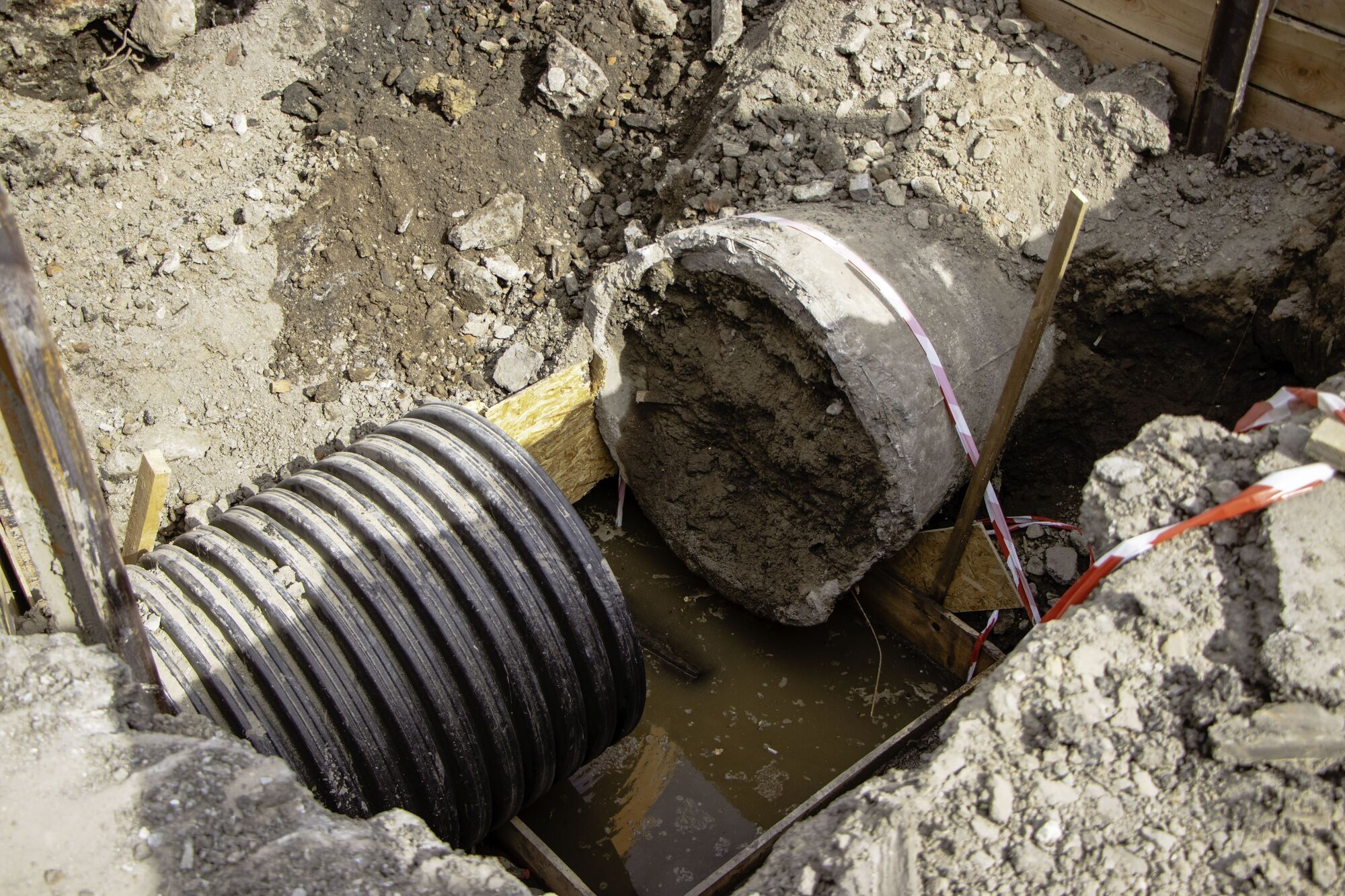 В капитальном ремонте используются качественные канализационные трубы