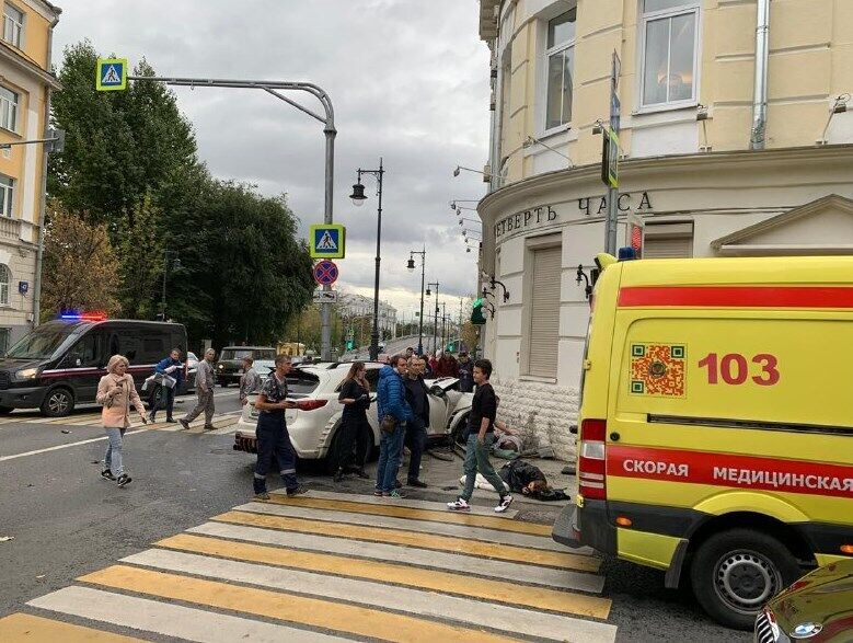 В ДТП в Москве пострадали 4 человека.