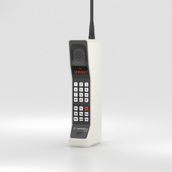 Первый мобильный телефон весил 800 граммов