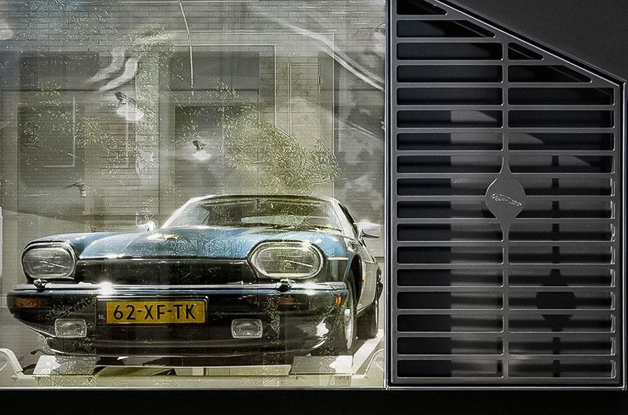 Необычный гараж для Jaguar.