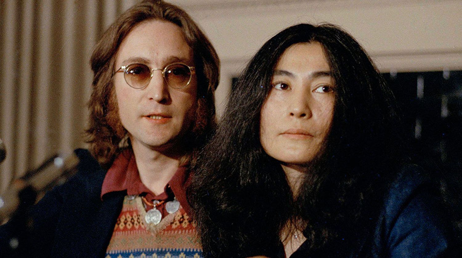 Джон Леннон и Йоко Оно. cheatsheet.com