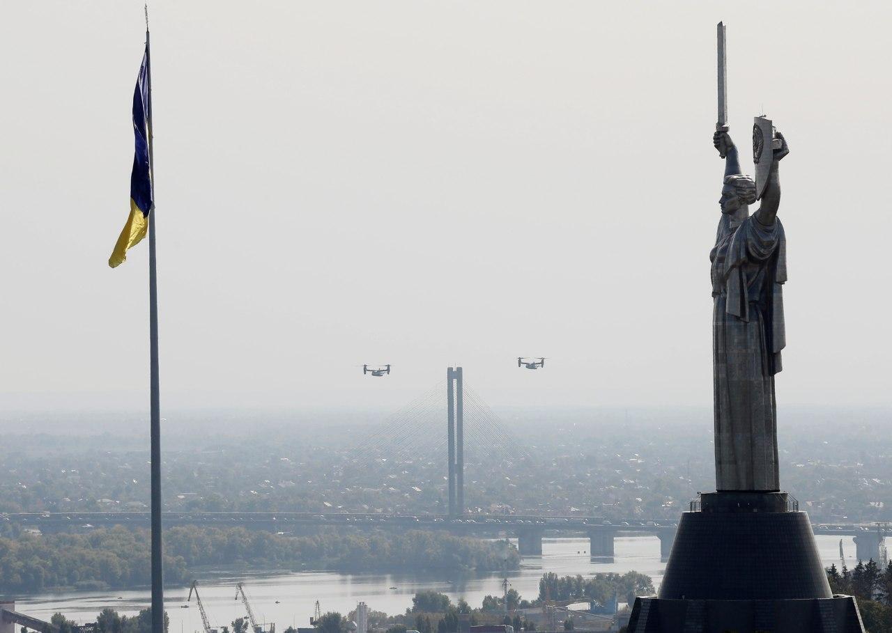 Конвертоплани США біля Батьківщини-матері.