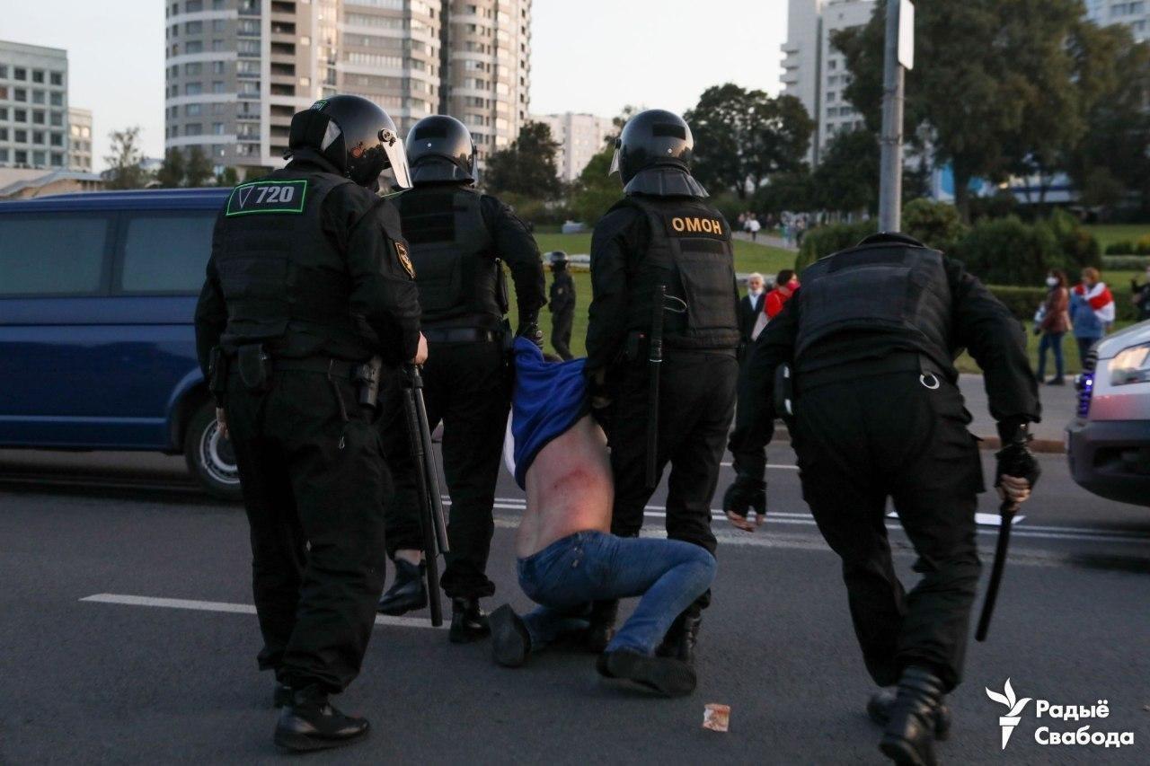 Білоруси вийшли проти "щурячої інавгурації" Лукашенка. Фото і відео розгону і затримань