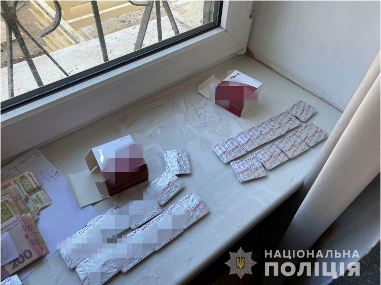 В Днепре полицейские перекрыли канал контрабанды психотропов из России.