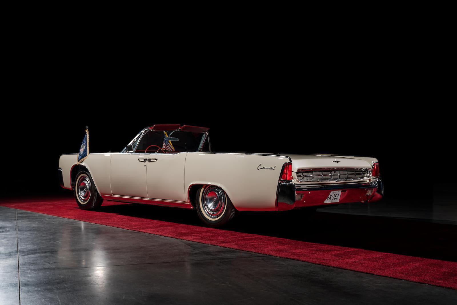 1963 Lincoln Continental Convertible. Фото: