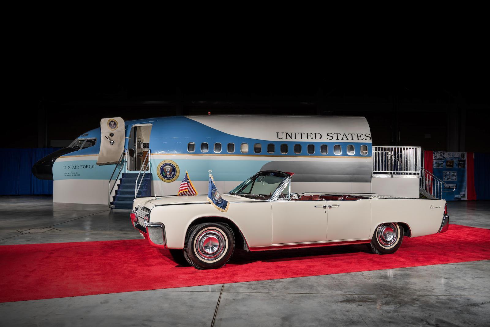 1963 Lincoln Continental Convertible. Фото: