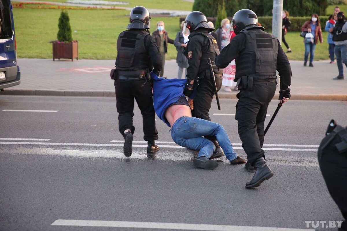 Чоловіка затримали силовики в Мінську.