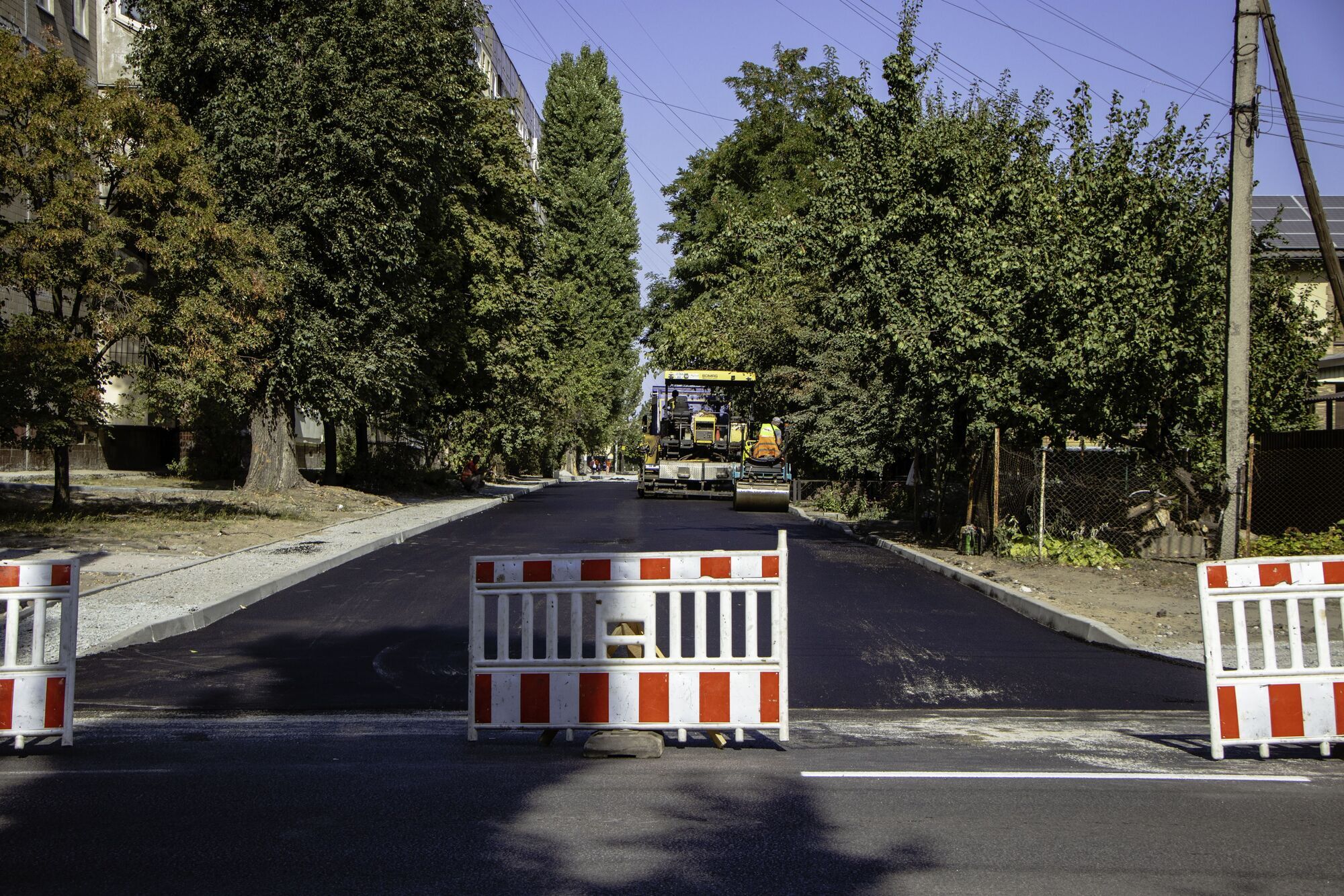 У Дніпрі на вулиці Хабаровській закінчують поточний ремонт дорожнього покриття