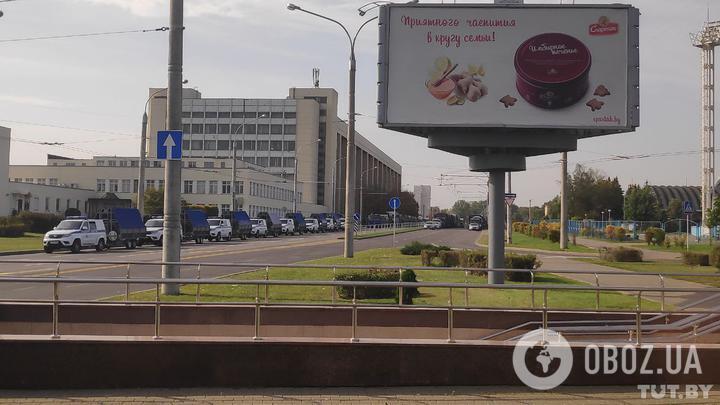 Военная техника недалеко от Дворца независимости в Минске