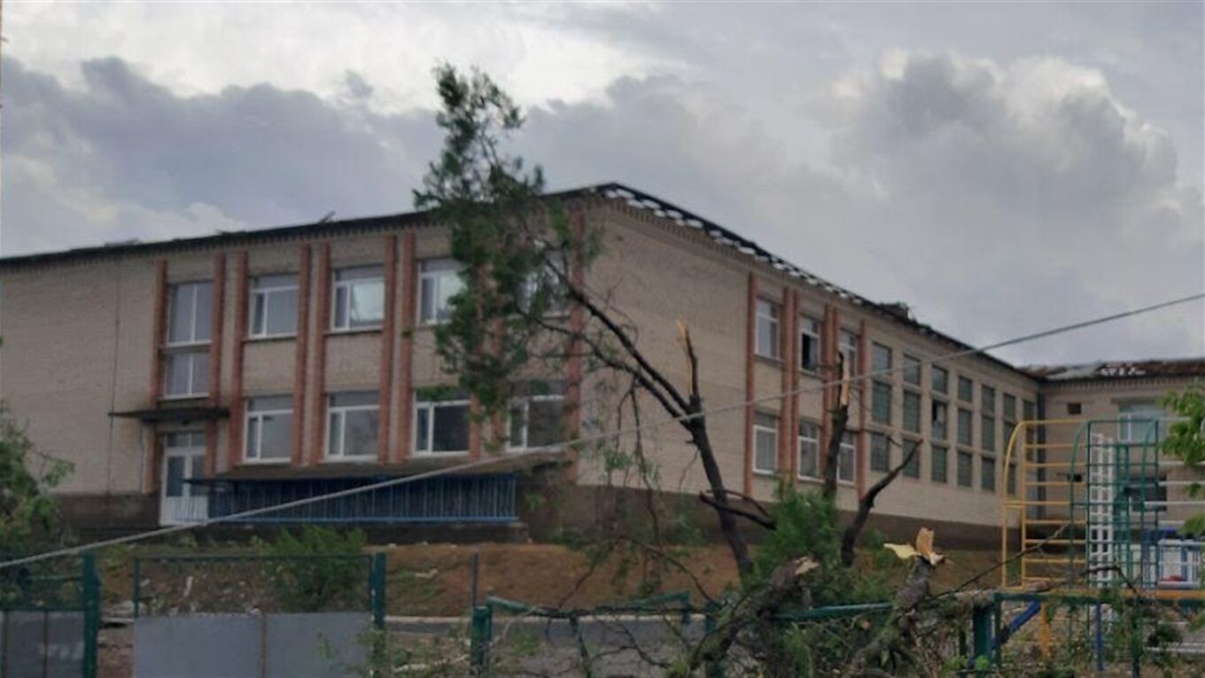 Школа после торнадо.
