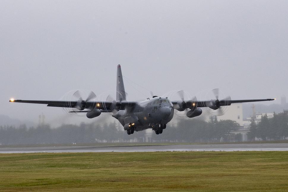 "Транспортник" C-130 Hercules.