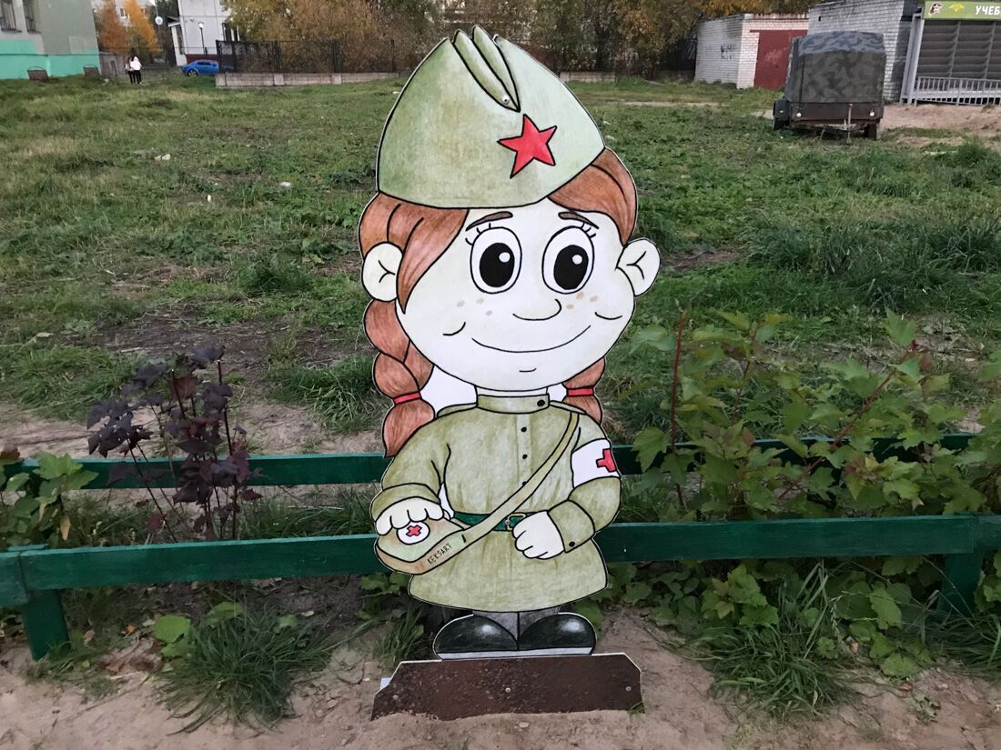 В РФ детскую площадку превратили в симулятор войны. Фото