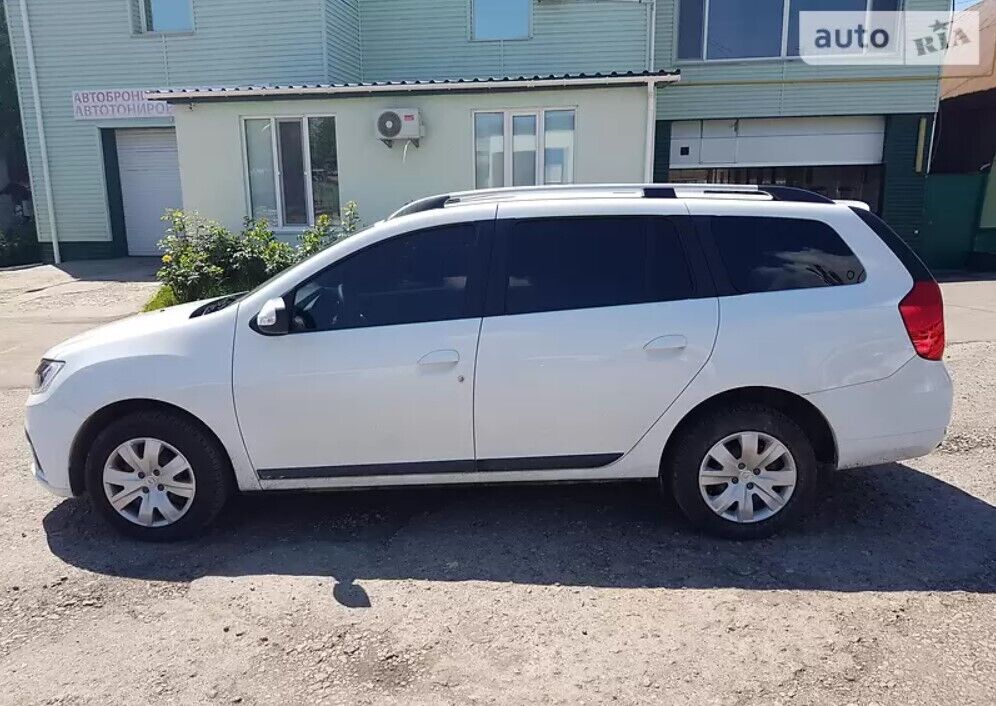 Renault Logan за $ 14 900.