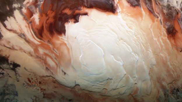 Водоемы с жидкой водой были обнаружены под южной полярной шапкой Марса.