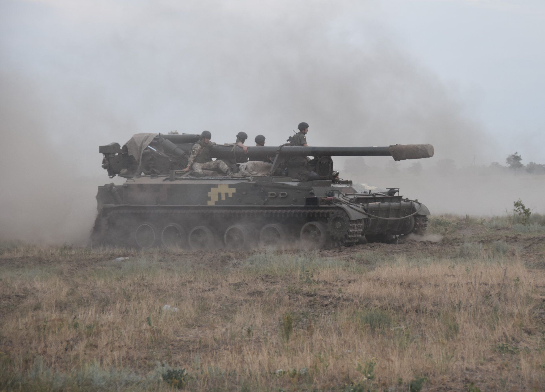 Навчання гаубичної артилерії відбулися на одному з полігонів поблизу з окупованим Кримом.