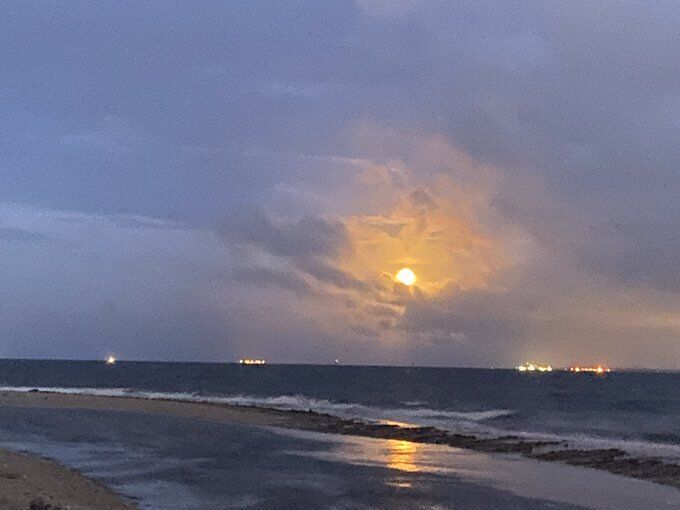 Кукурузная Луна со Статен-Айленда.