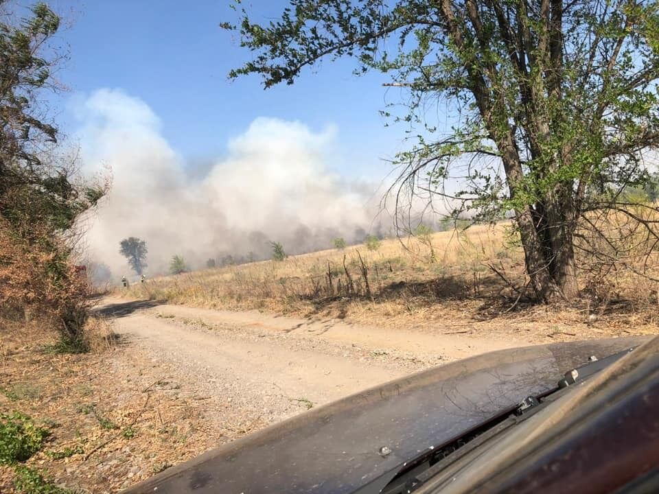 Продолжаются пожары в Луганской области.