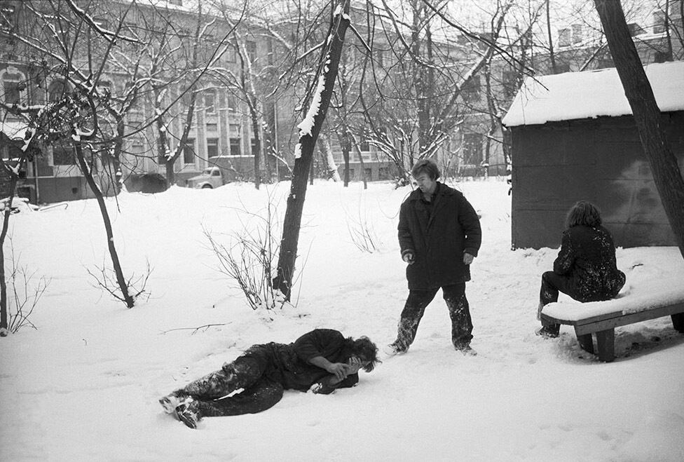 Пьяная поножовщина во дворе одного из домов.