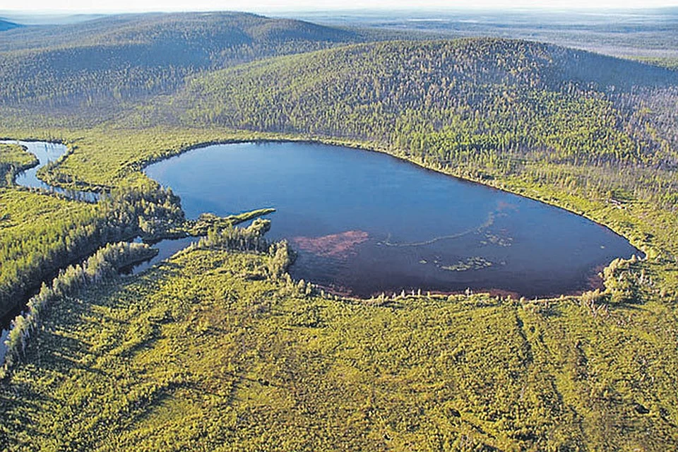 Озеро Чеко, которое, по мнению ученых, может быть кратером от падения части Тунгусского метеорита