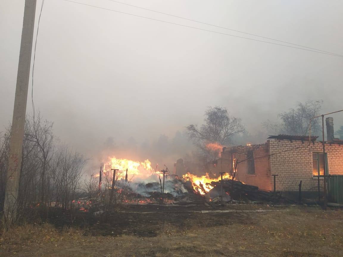 В нескольких селах огонь повредил частные дома.