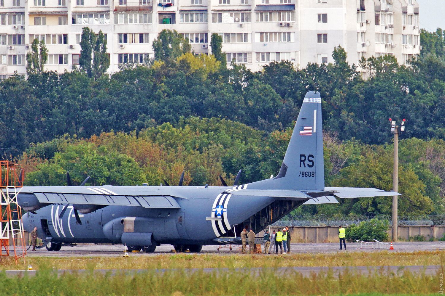 В аеропорту Одеси здійснив аварійну посадку C-130 Hercules.