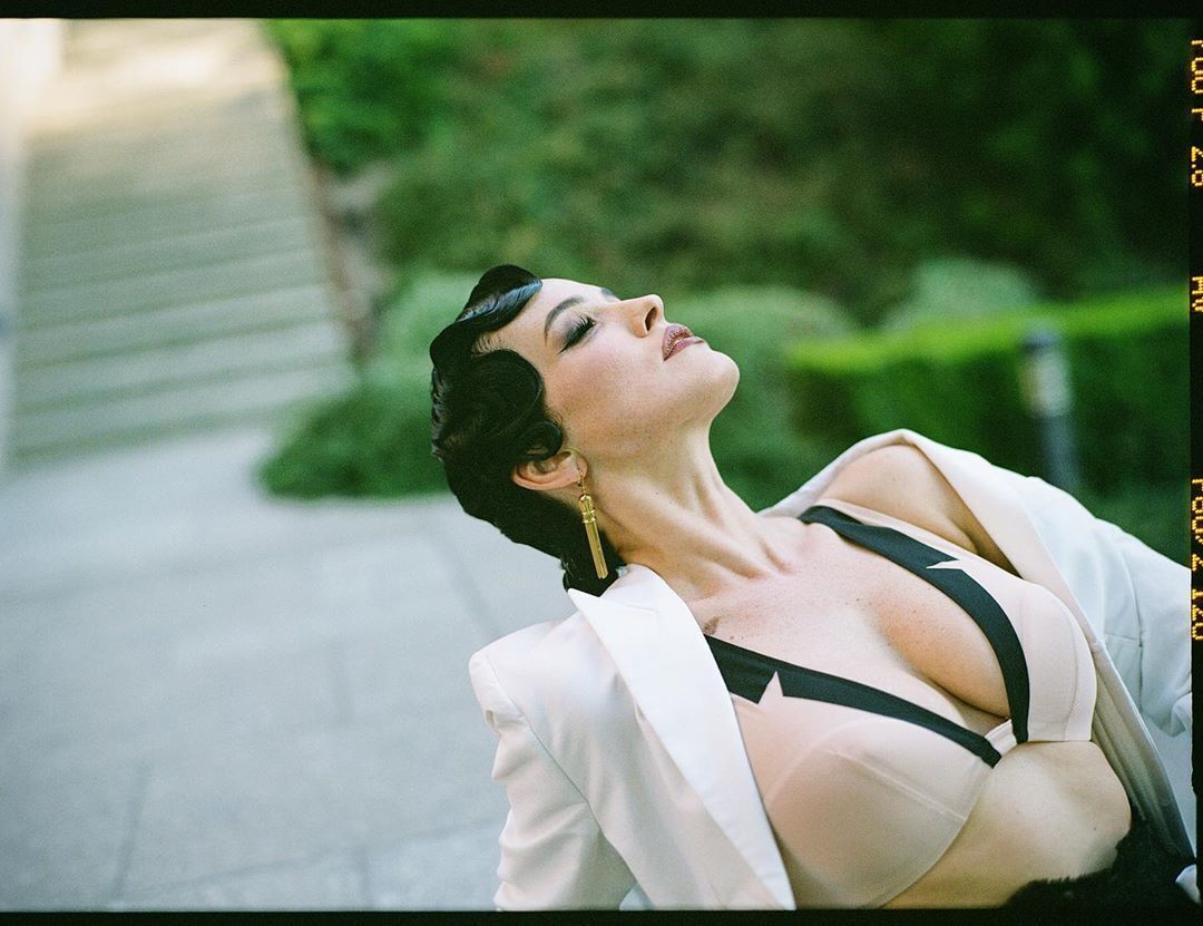 Астаф'єва виставила напоказ великі груди (Instagram Даші Астаф'євої)