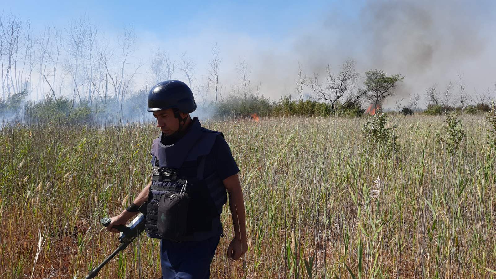 Пожежі на Луганщині продовжують гасити.