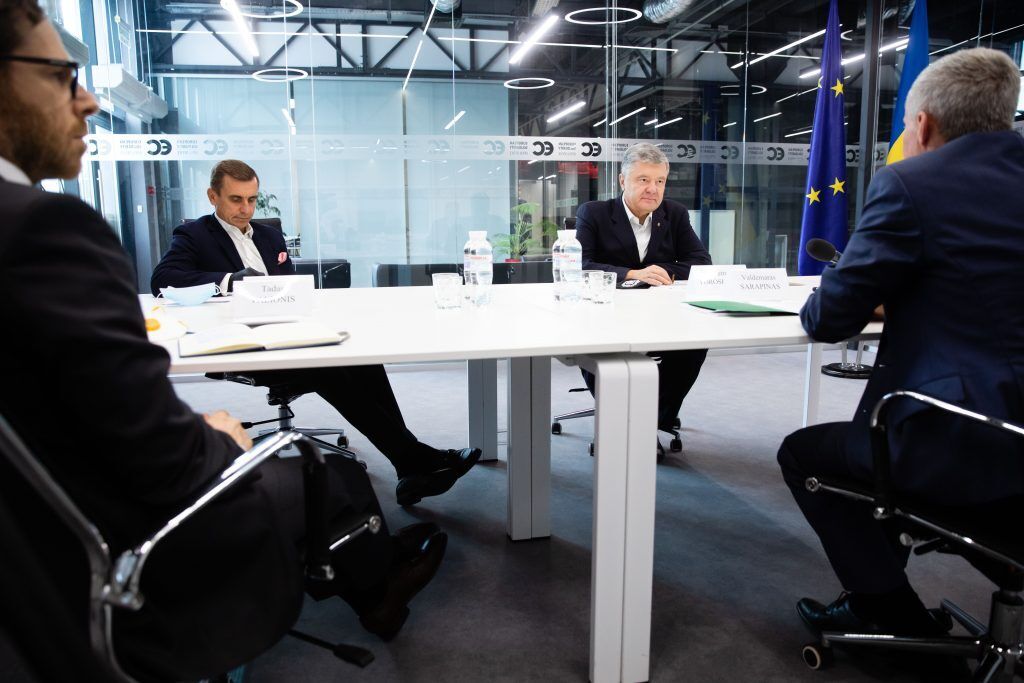 Стороны подчеркнули критическое значение свободы СМИ и свободы слова в Украине.