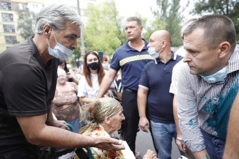 Инцидент произошел во время встречи мэра с горожанами.