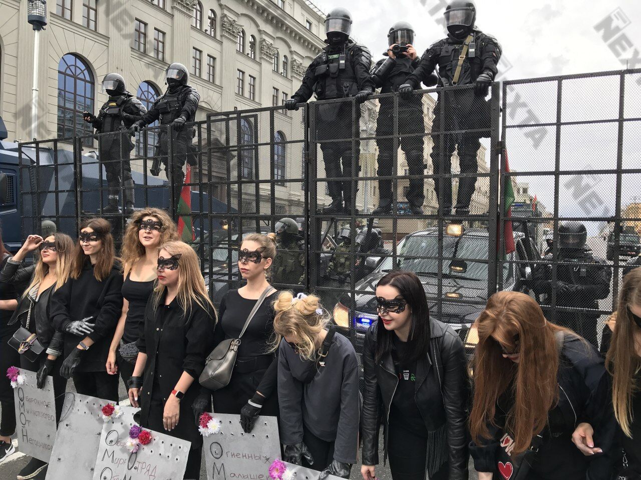 Женщины на митингах в Беларуси.