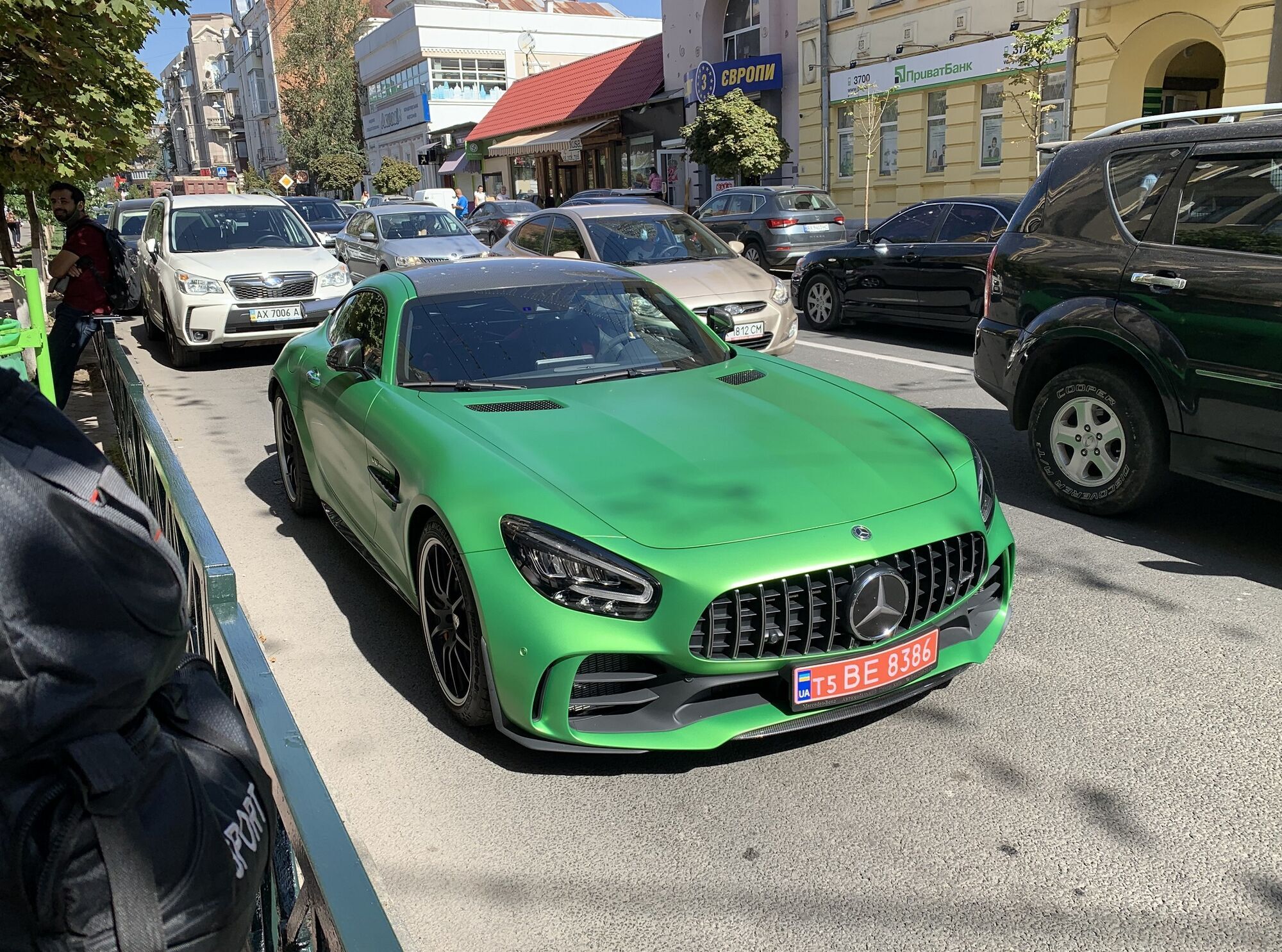 Mercedes-AMG GT R может разгоняться до 318 км/ч.