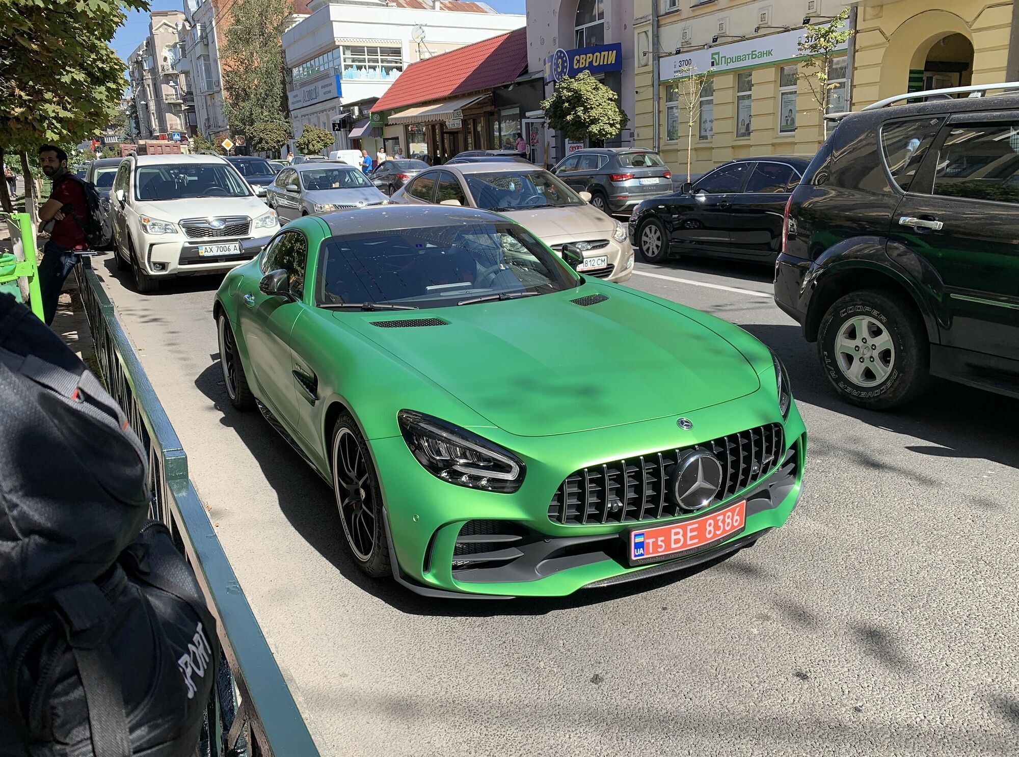 Mercedes-AMG GT R может разгоняться до 318 км/ч.