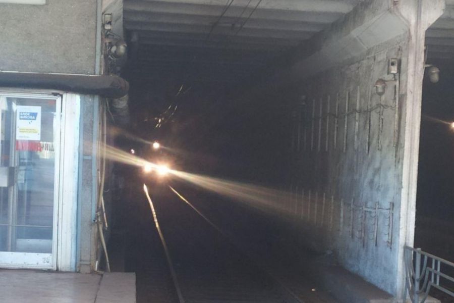 У Кривому Розі швидкісний трамвай зійшов з рейок у тунелі.