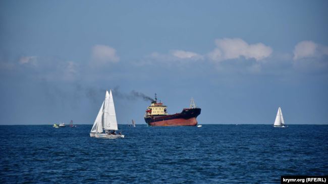 Турецкое судно заметили в Крыму