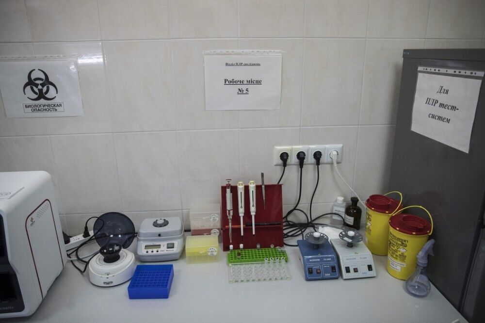 МКЛ №4 у Києві має свою лабораторію для тестування та дослідження зразків біоматеріалу на ПЛР та ІФА.