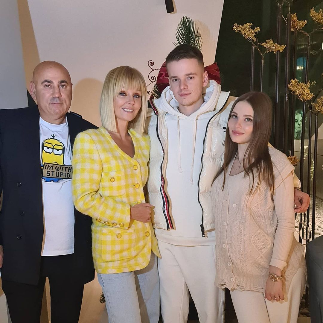 Валерия с семьей.