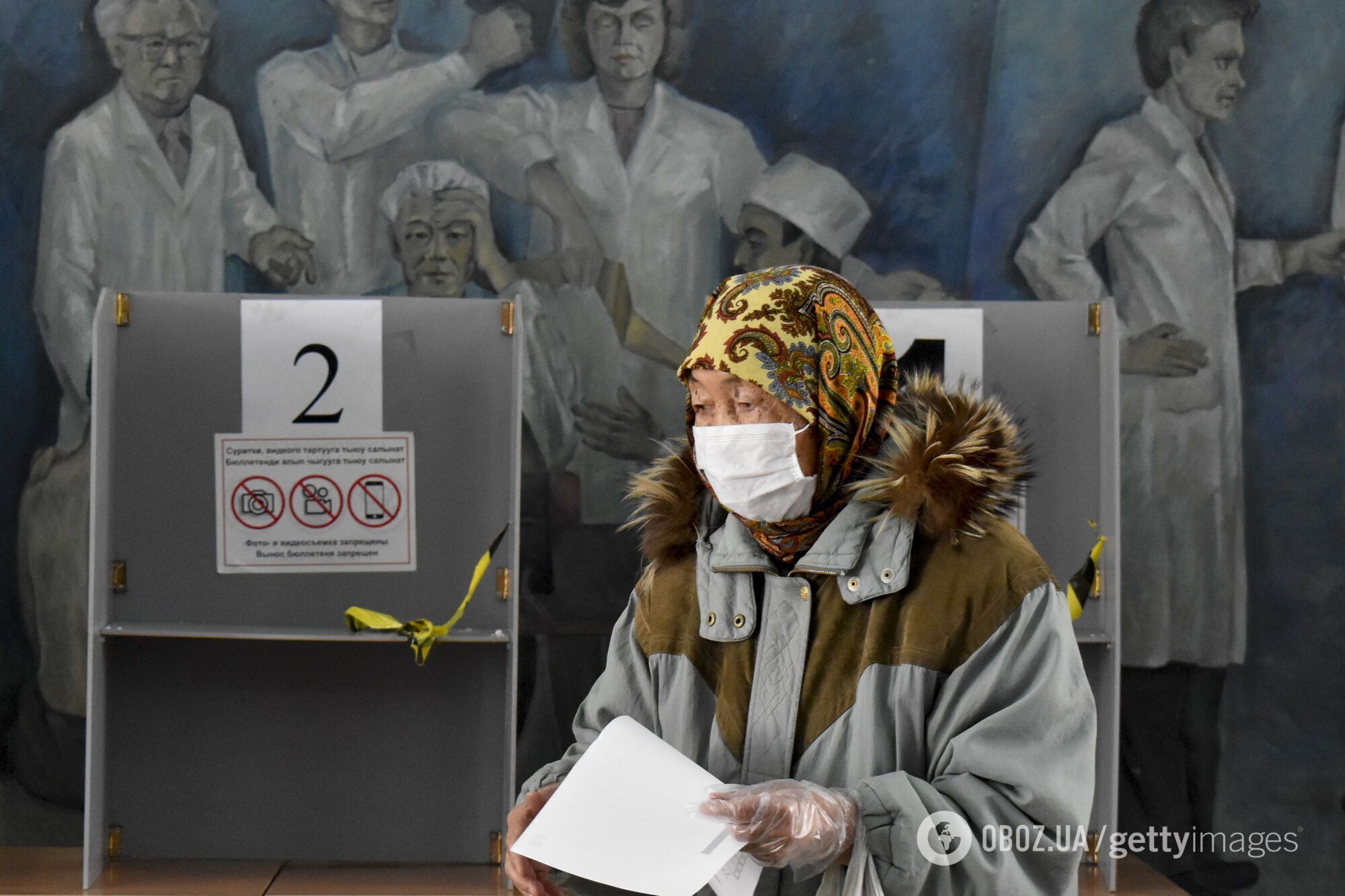 В Кыргызстане проходят одновременно выборы президента и референдум