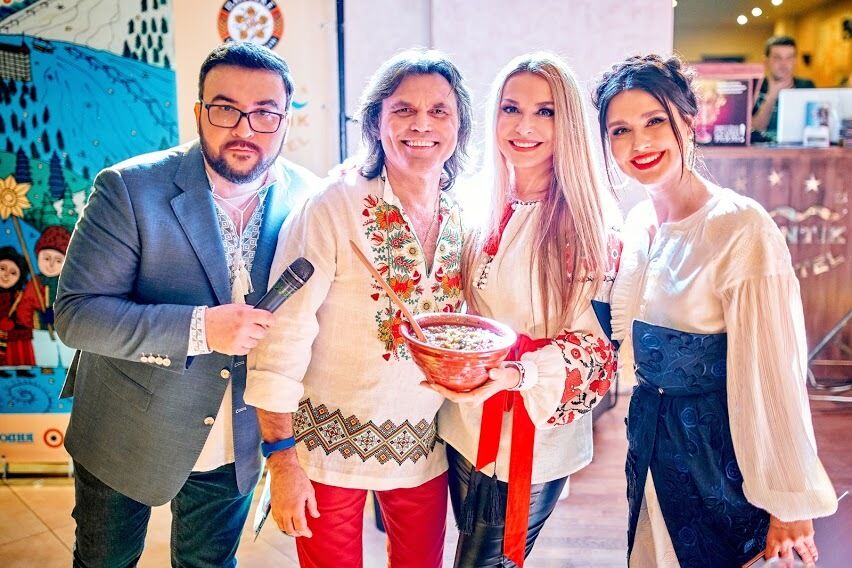 Украинские звезды встретили Рождество в Карпатах, где соревновались за звание лучшего кулинара