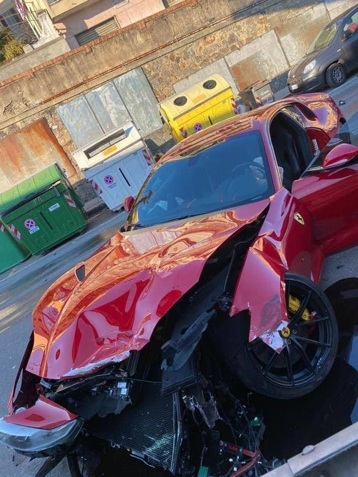 Працівник мийки врізався в припарковані машини на Ferrari