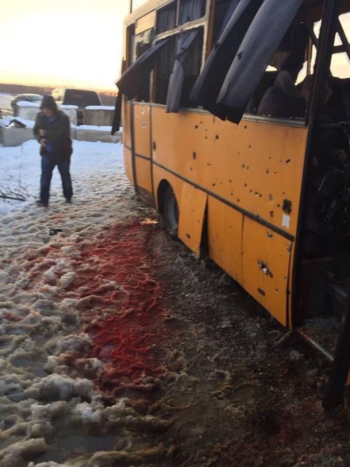 Расстрелянный российскими террористами автобус