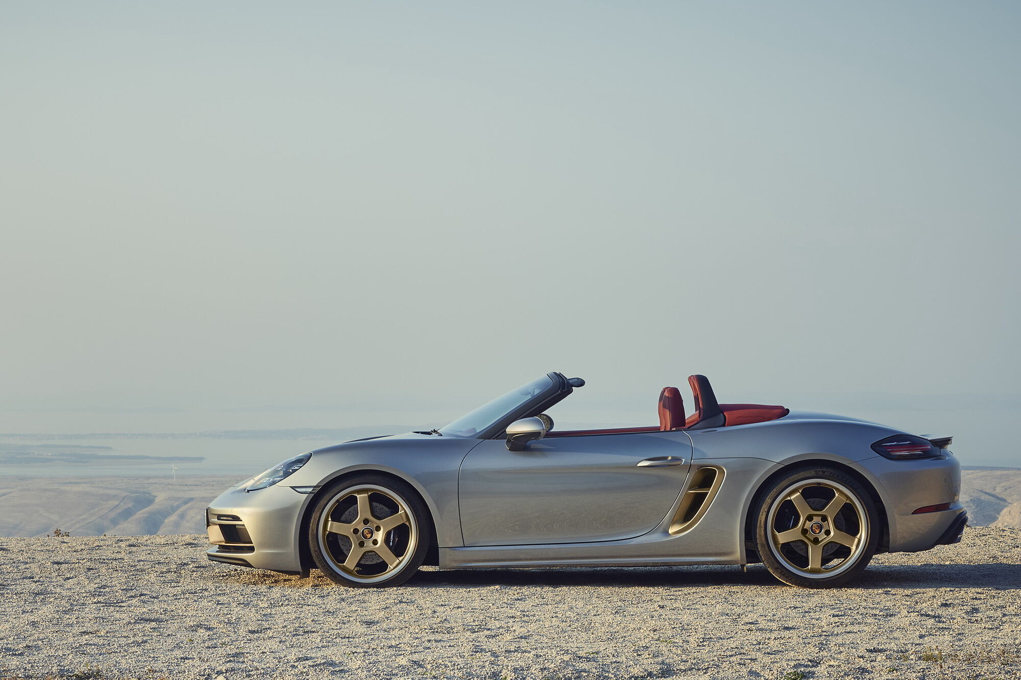 Новинка построена на базе самой мощной современной версии родстера – 718 Boxster GTS 4.0