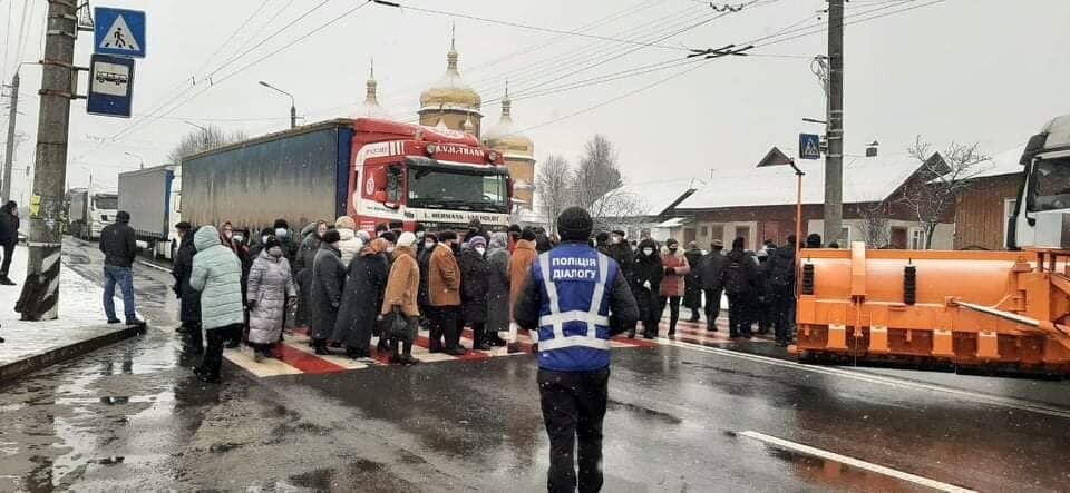 Пізніше мітингувальники розблокували дорогу