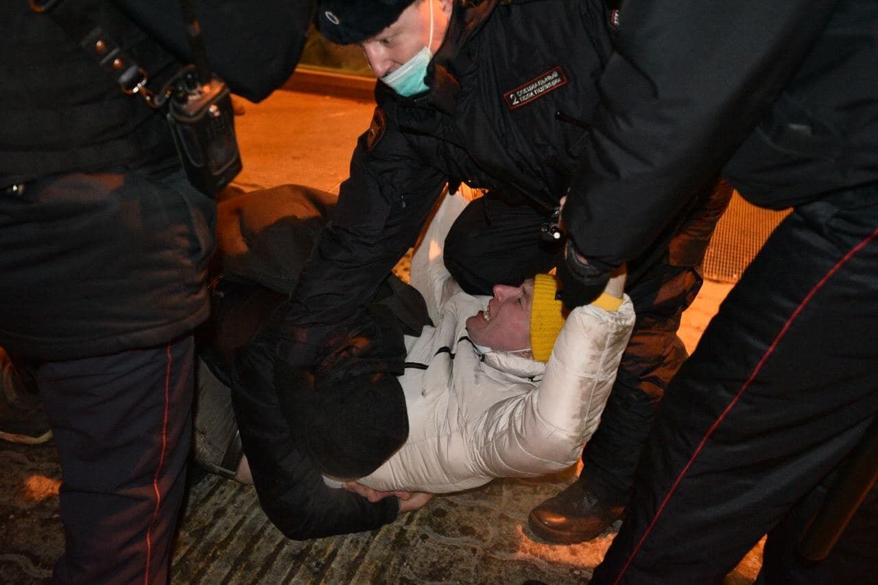 Силовики задержали людей возле "Внуково".
