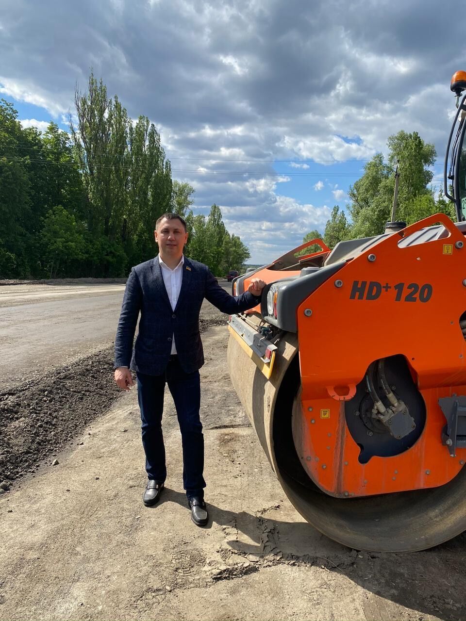 Андрей Стрихарский отремонтировал дорогу своего округа