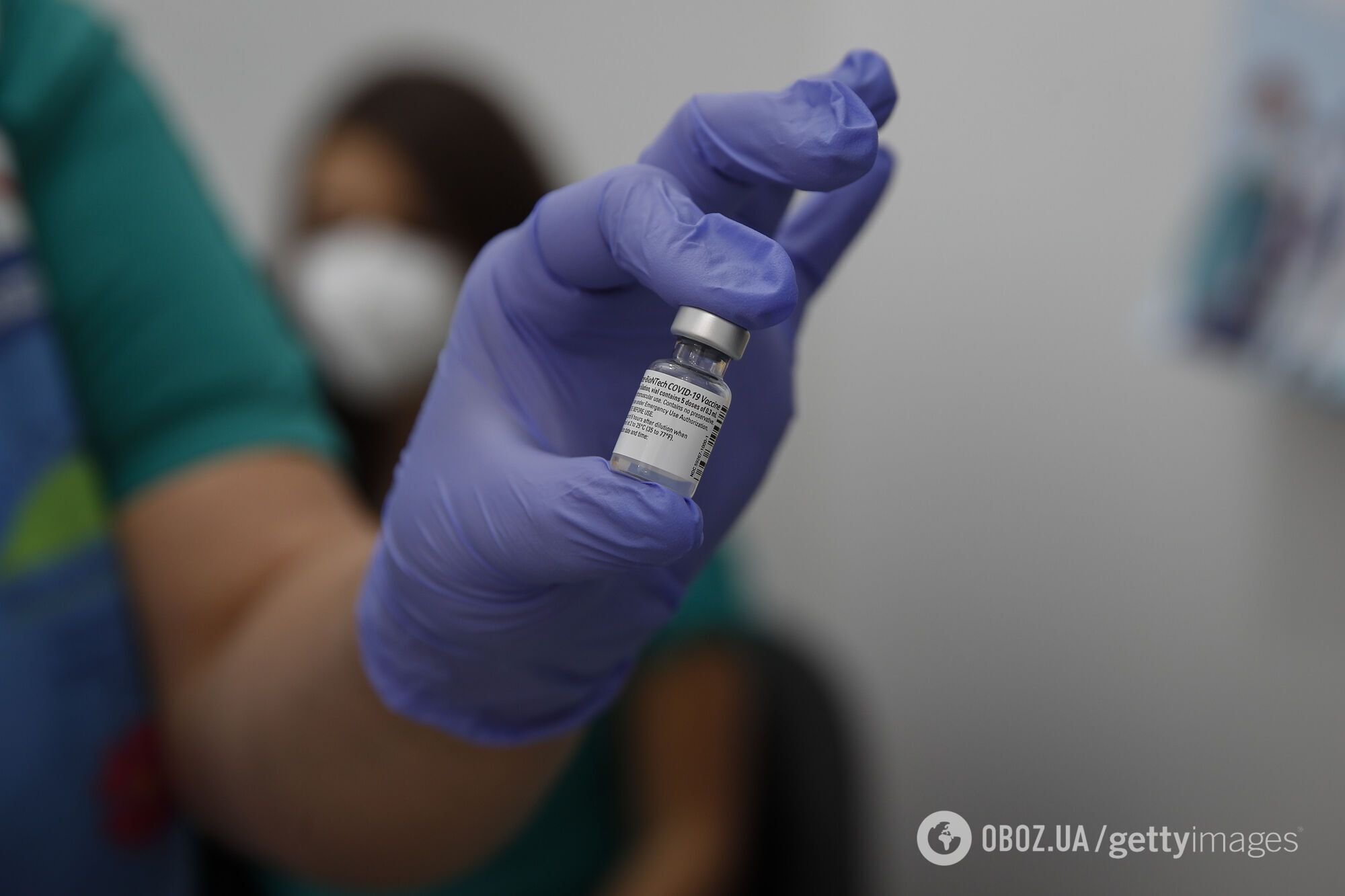 Доза вакцини від коронавірусу в українських аптеках може коштувати 700 грн.