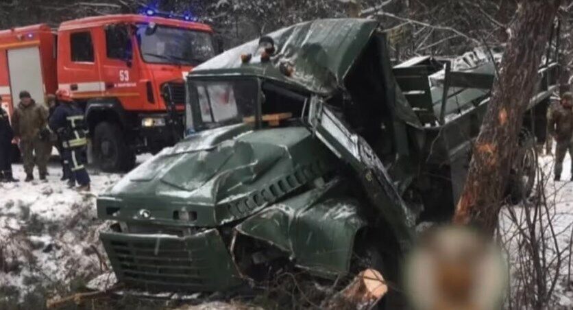 Унаслідок ДТП постраждало п'ятеро контрактників.