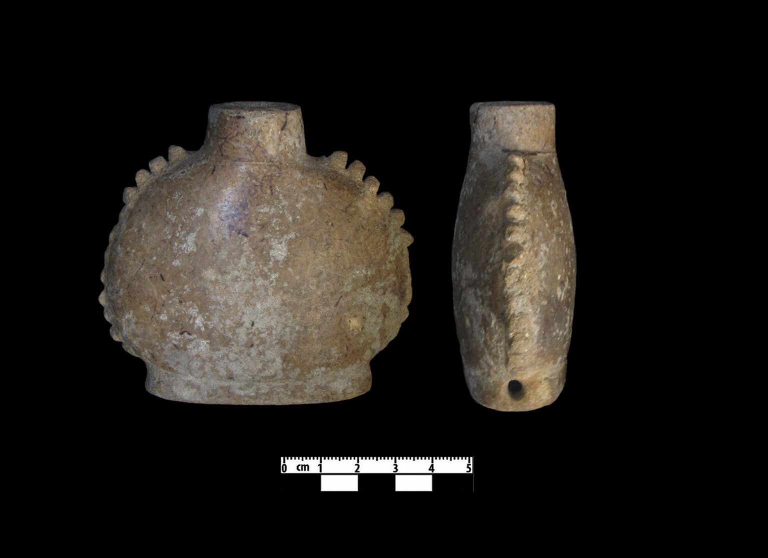 Обшитая панелями колба типа Муна (750–900 гг. н. э.) с характерным орнаментом с зазубренными краями