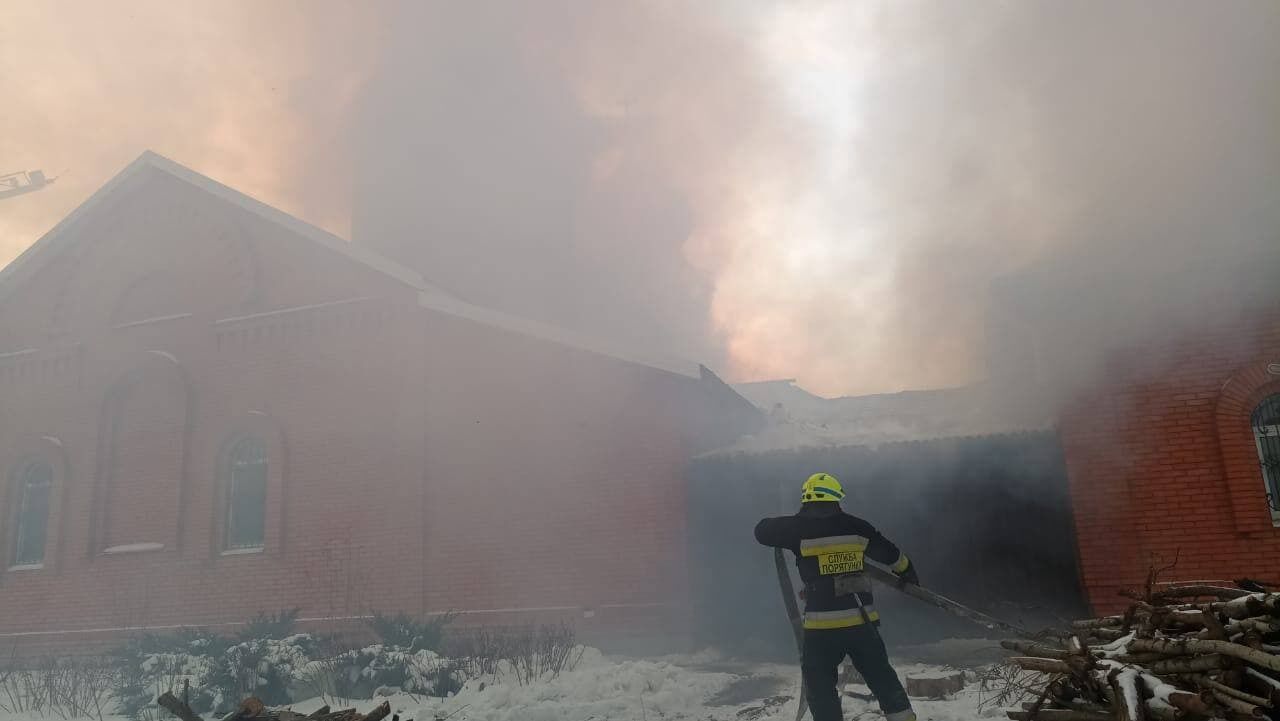 На місці працювали 5 пожежних бригад