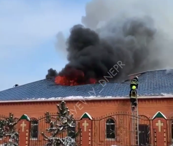 В Новоалександровке загорелась церковь