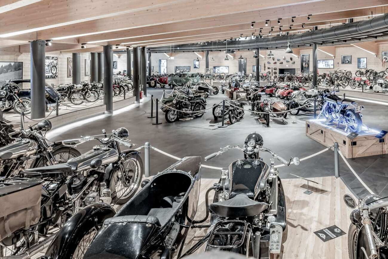 Собрание мотоциклов включало порядка 230 уникальных моделей